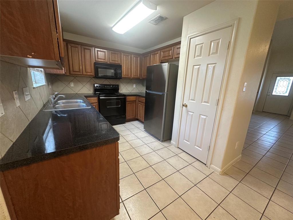 1408 Bergin Ct - Photo 5