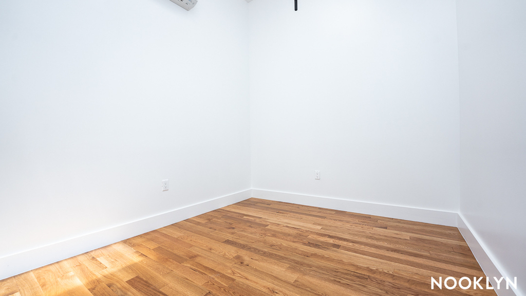 583 Knickerbocker Ave - Photo 7