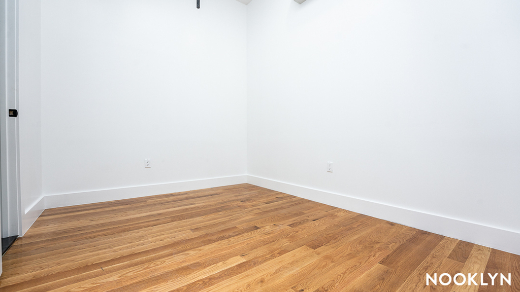 583 Knickerbocker Ave - Photo 12