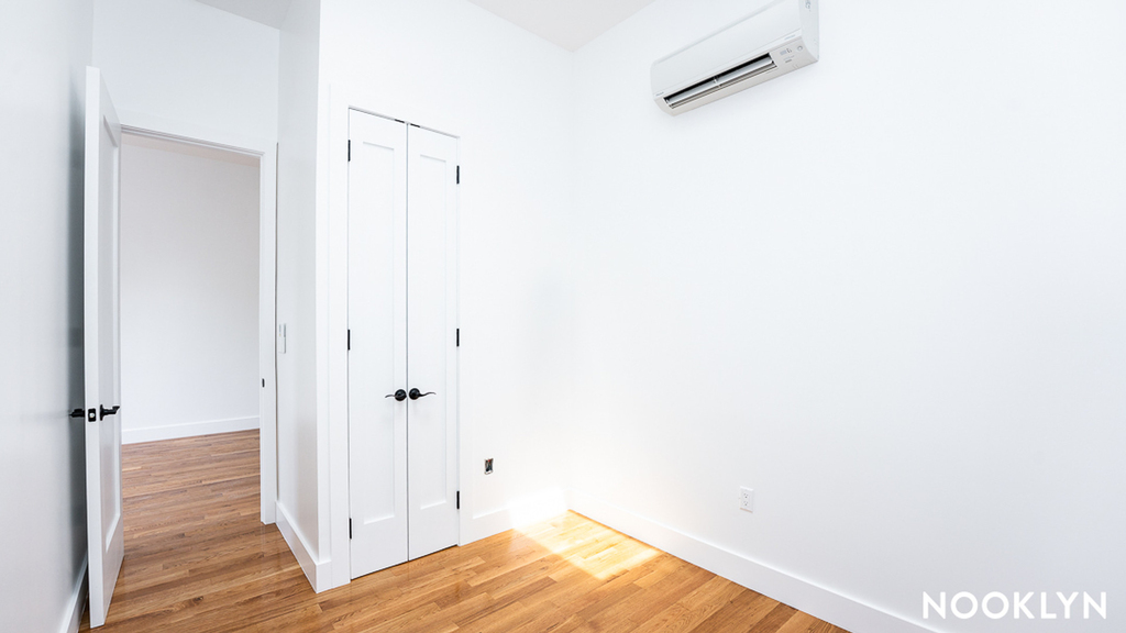 583 Knickerbocker Ave - Photo 9