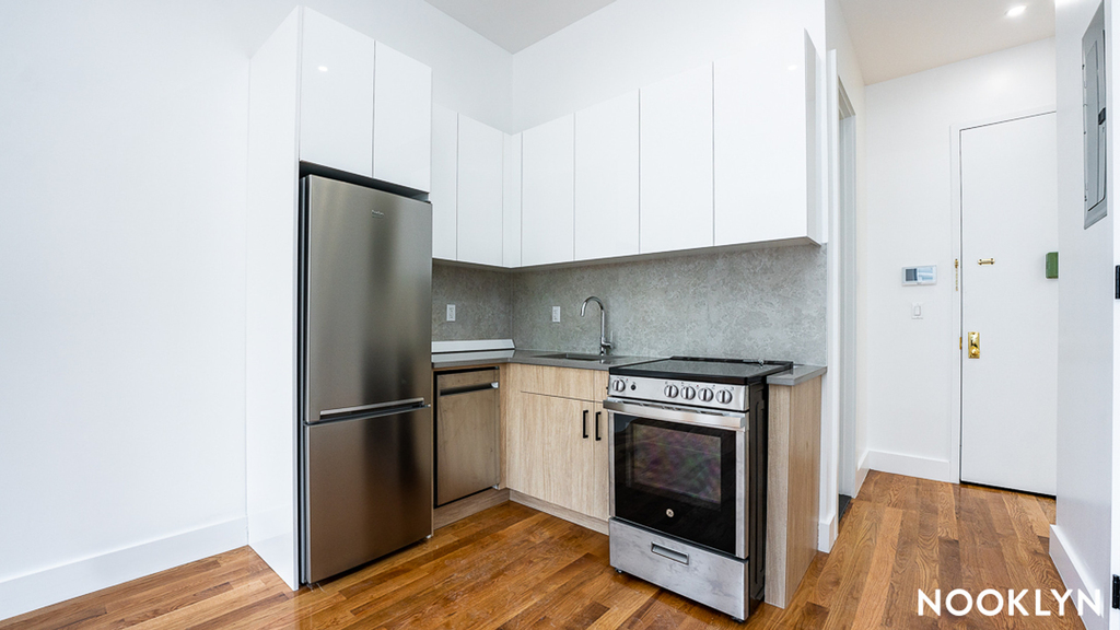 583 Knickerbocker Ave - Photo 2