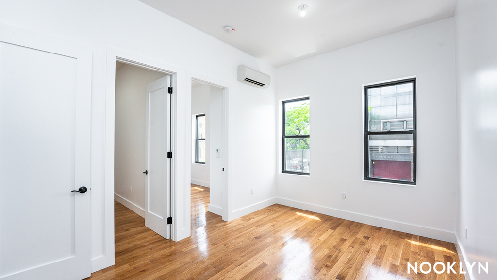 583 Knickerbocker Ave - Photo 1