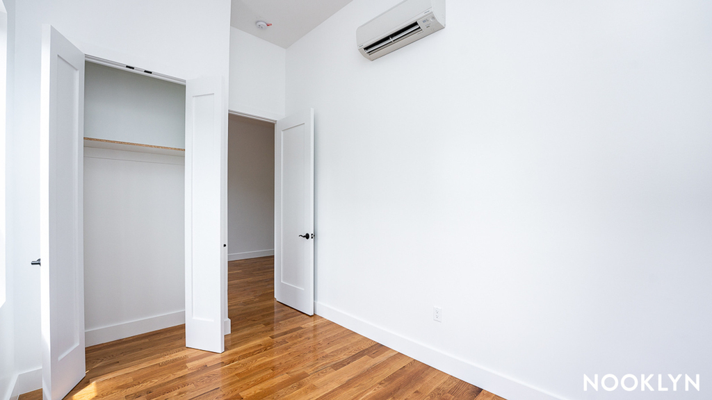 583 Knickerbocker Ave - Photo 6