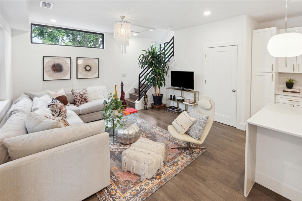 909 W Annie St - Photo 4