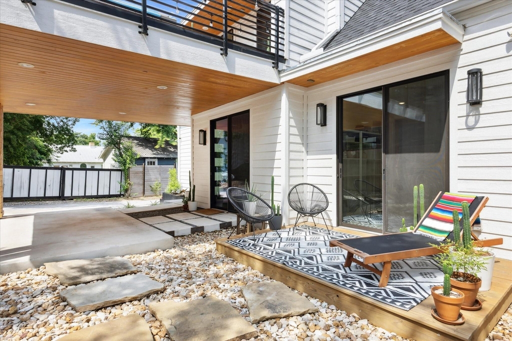 909 W Annie St - Photo 1