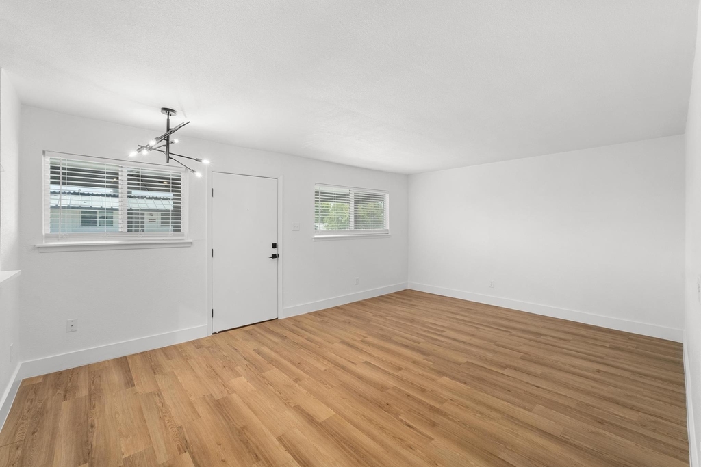 7929 Gault St - Photo 5
