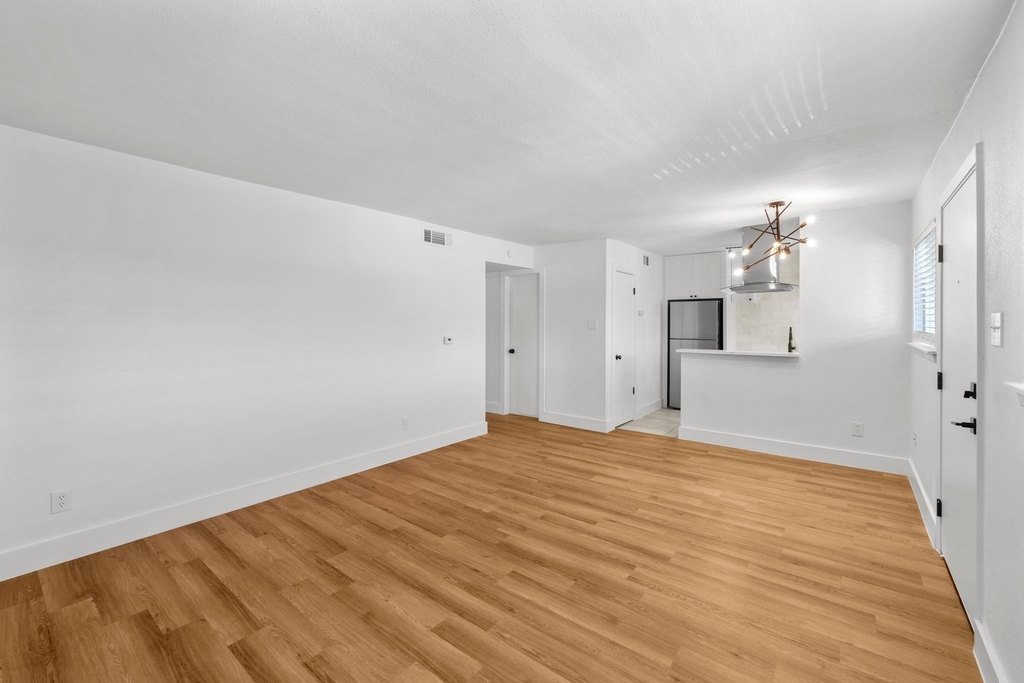 7929 Gault St - Photo 7