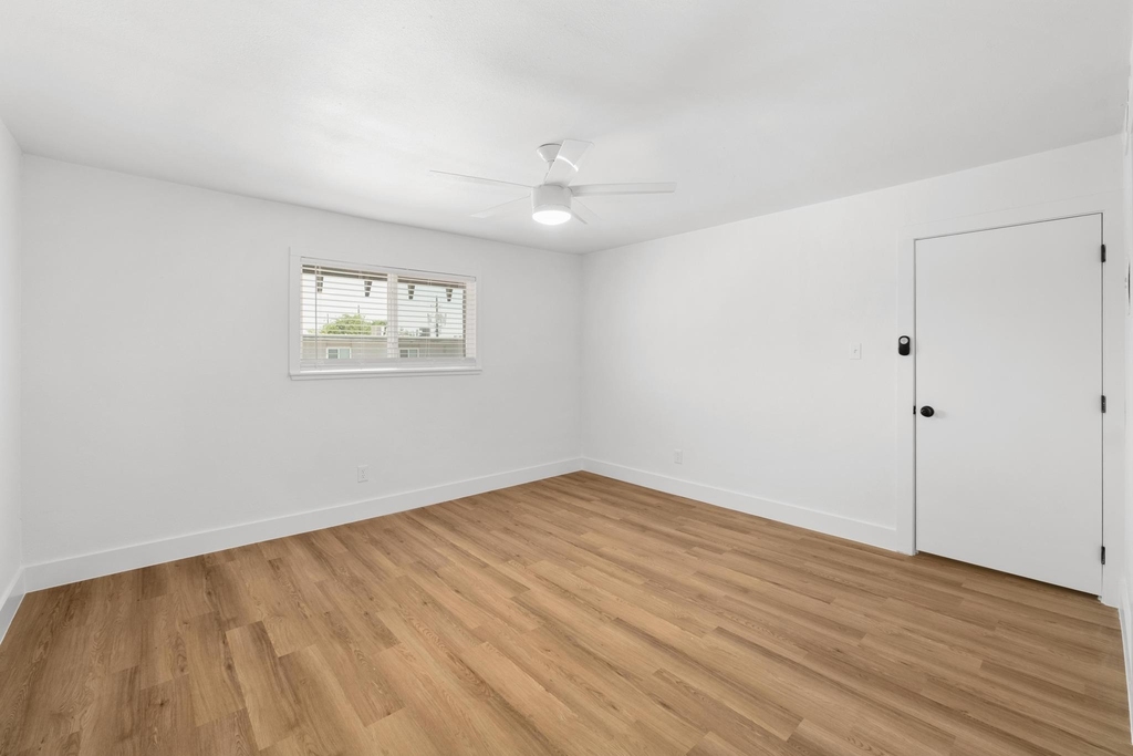 7929 Gault St - Photo 13
