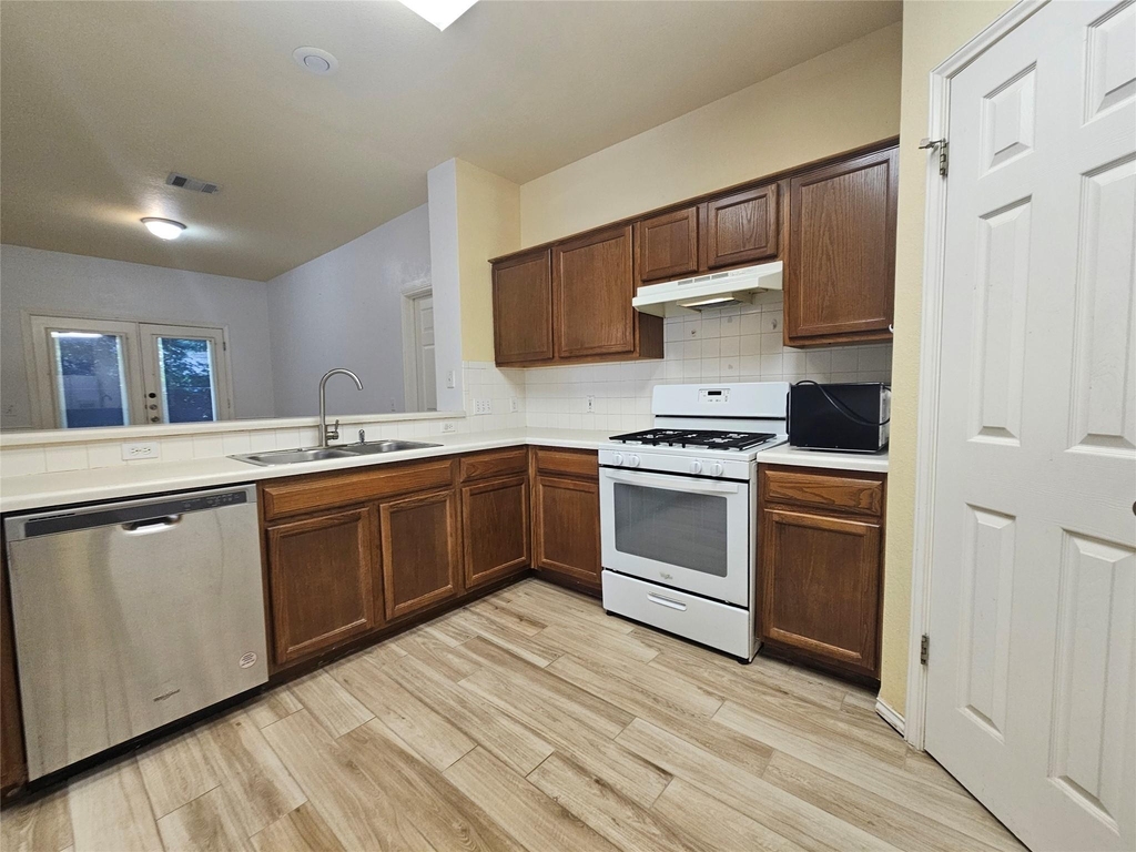 8506 Hillrock Dr - Photo 11