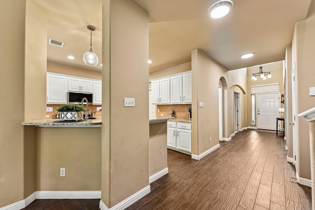 10216 Anahuac Trl - Photo 3