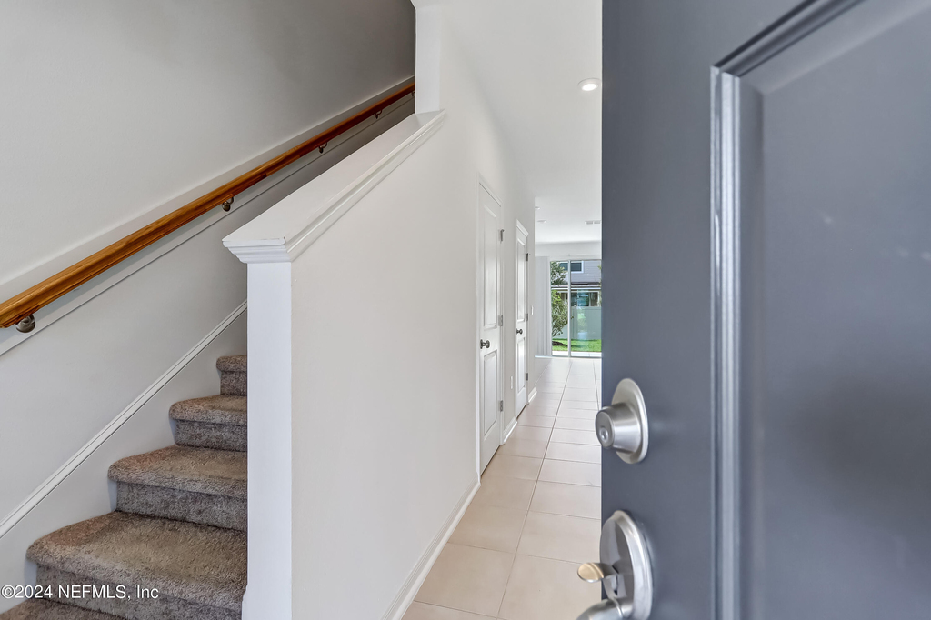 280 Anthony Drive - Photo 4
