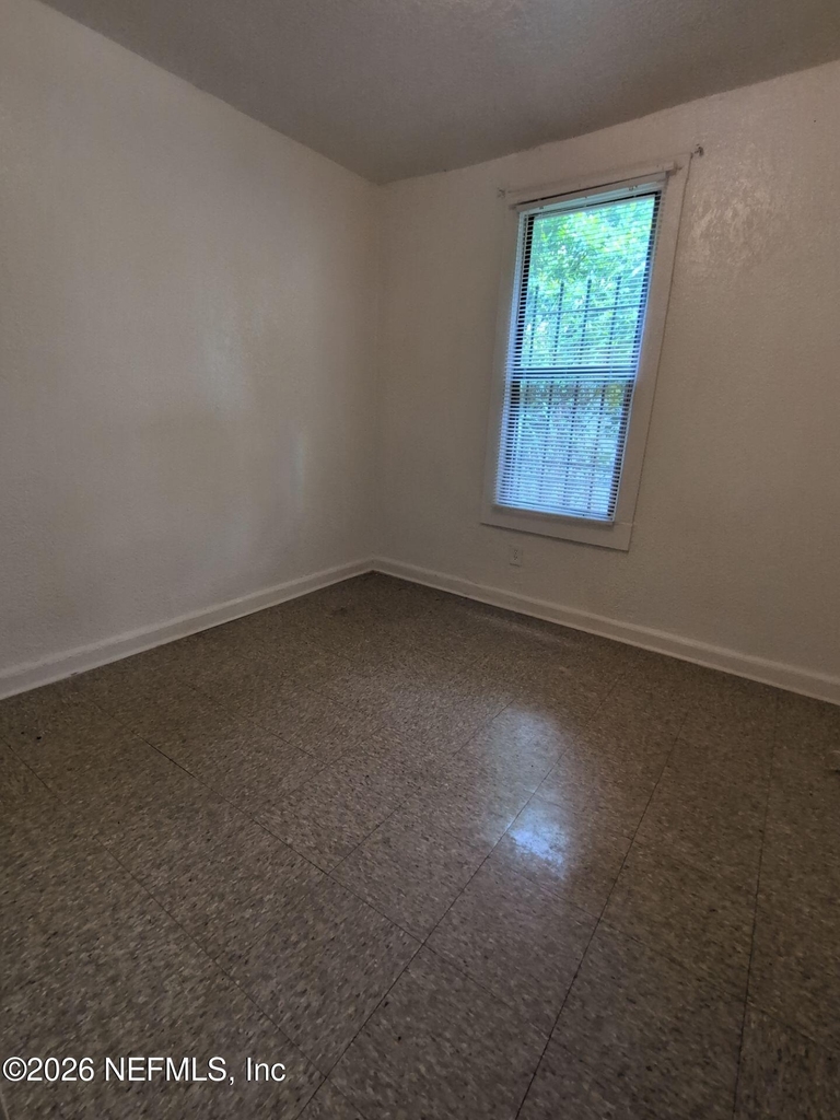 1454 Winthrop Street - Photo 9