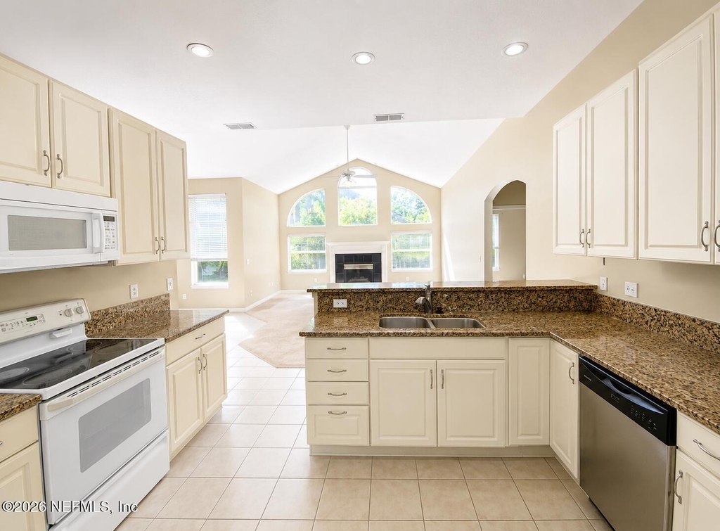 312 Morning Glory Lane - Photo 9