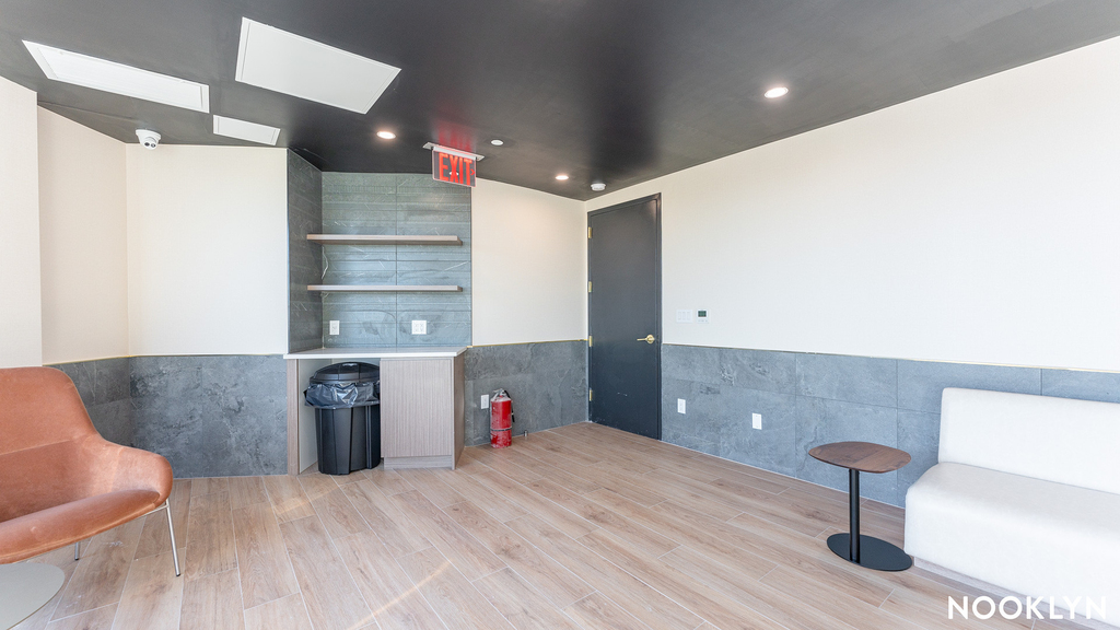 280 Meeker Ave - Photo 3