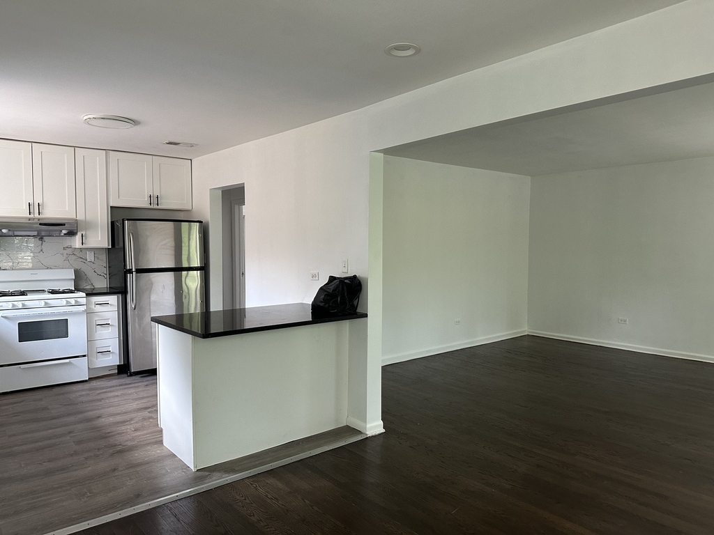 8638 Trumbull Avenue - Photo 12