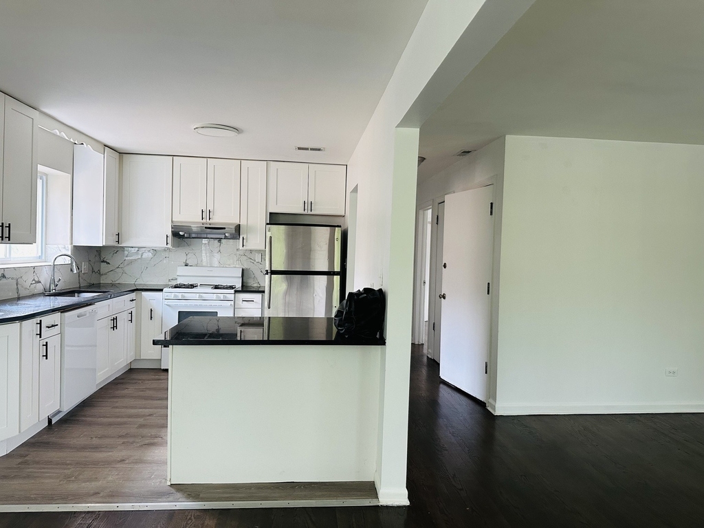8638 Trumbull Avenue - Photo 6