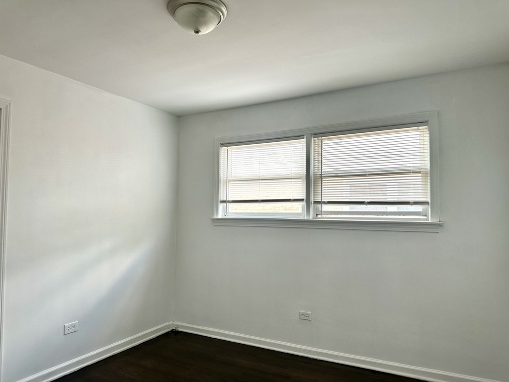 8638 Trumbull Avenue - Photo 11