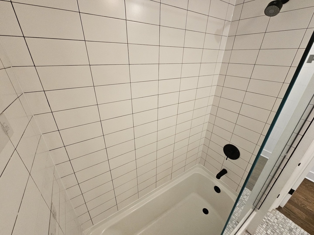 2541 N Southport Avenue - Photo 8