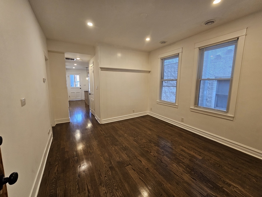 2541 N Southport Avenue - Photo 1