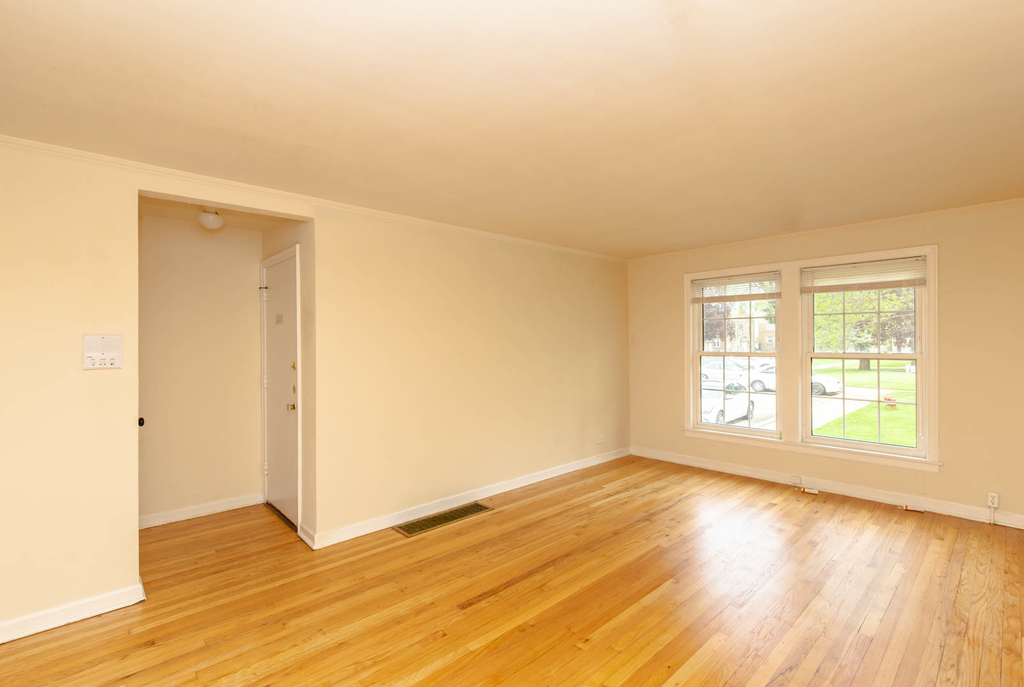 4231 W Nelson Street - Photo 1