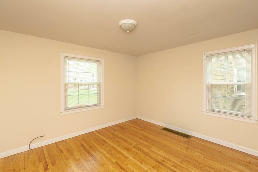 4231 W Nelson Street - Photo 2