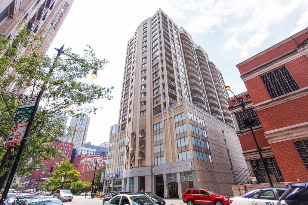 600 N Dearborn Street - Photo 0