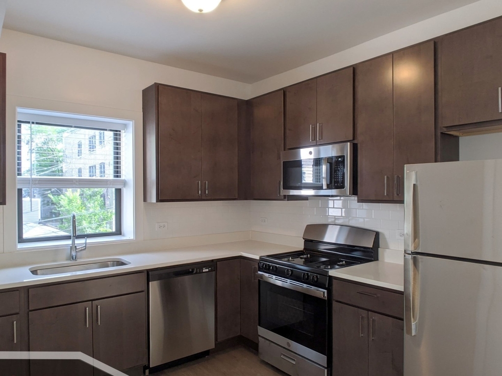 3409 W Fullerton Avenue - Photo 7