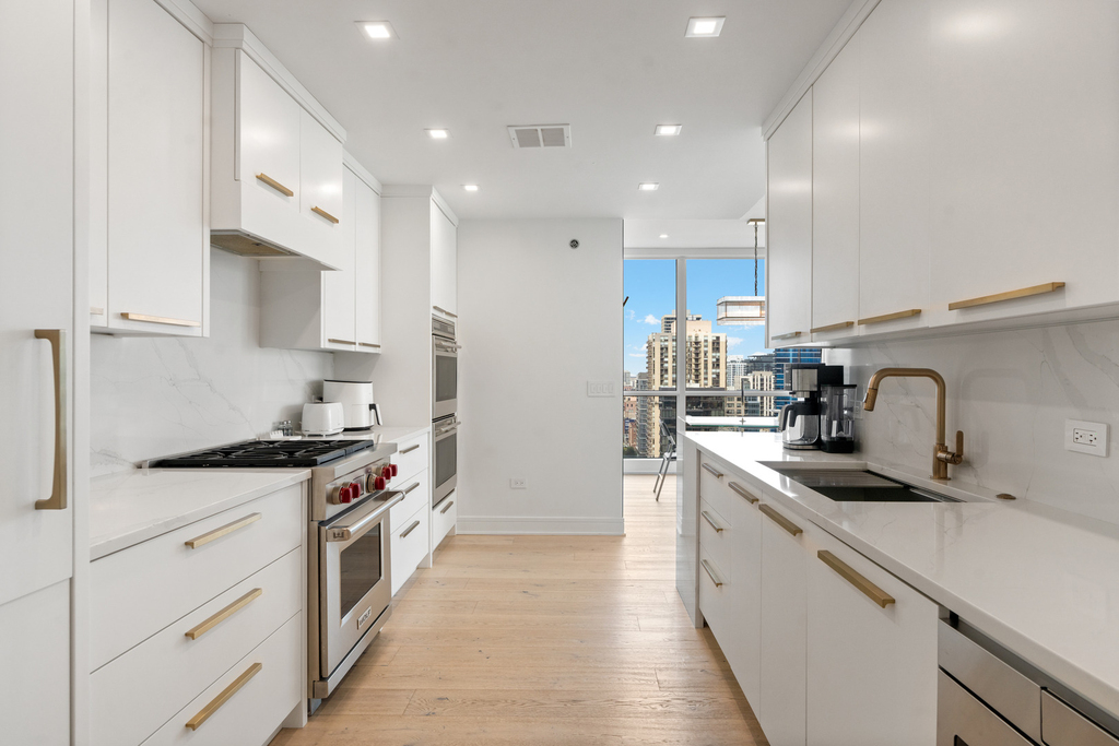 21 E Huron Street - Photo 10