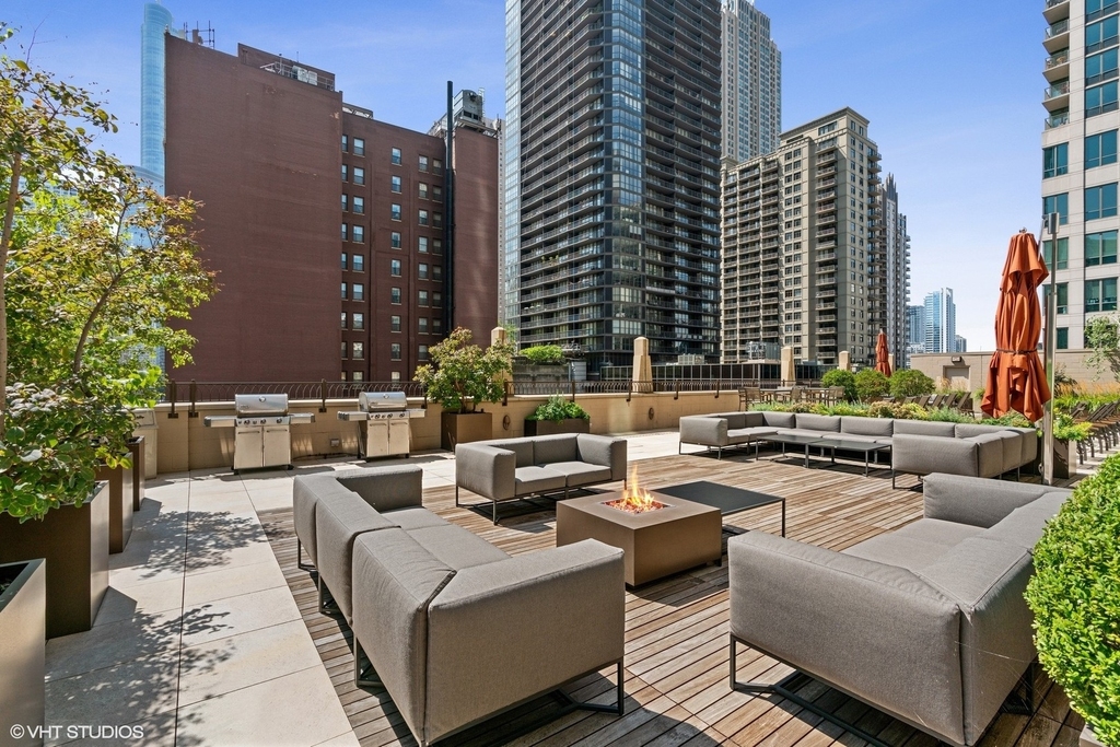 21 E Huron Street - Photo 4