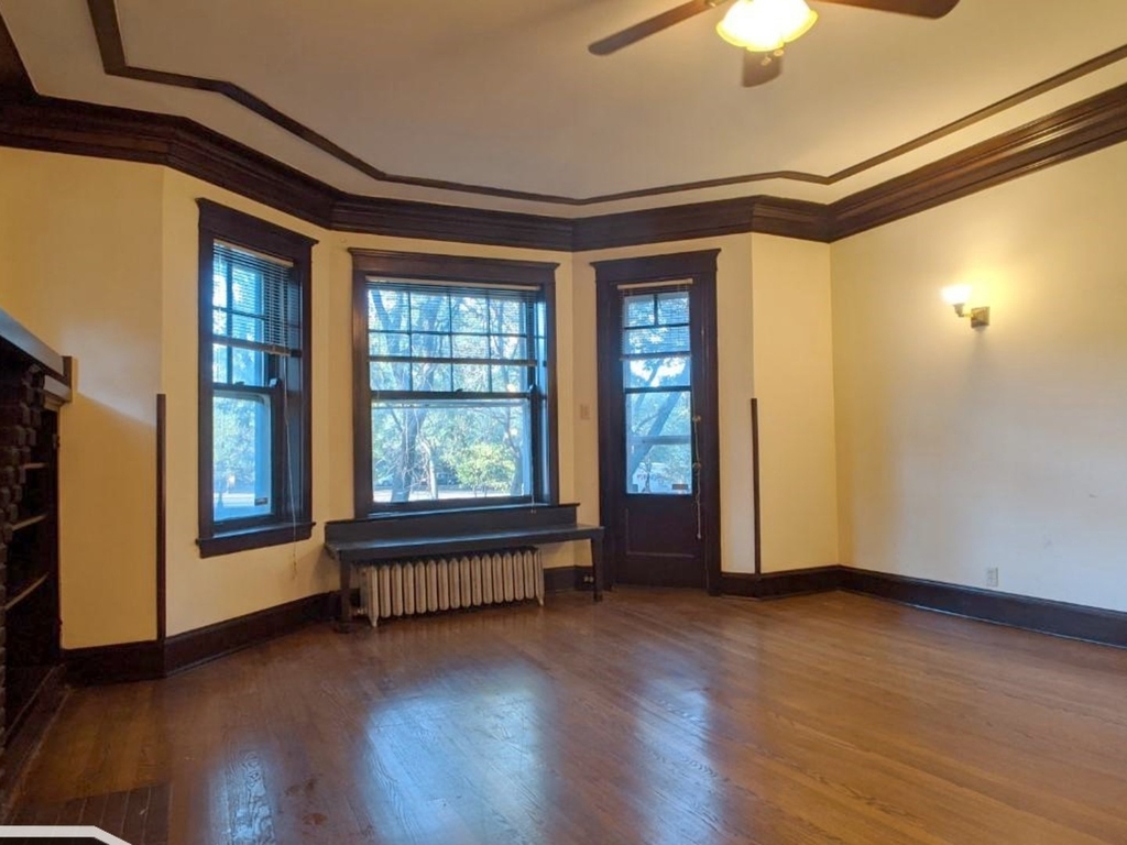 2825 W Logan Boulevard - Photo 2