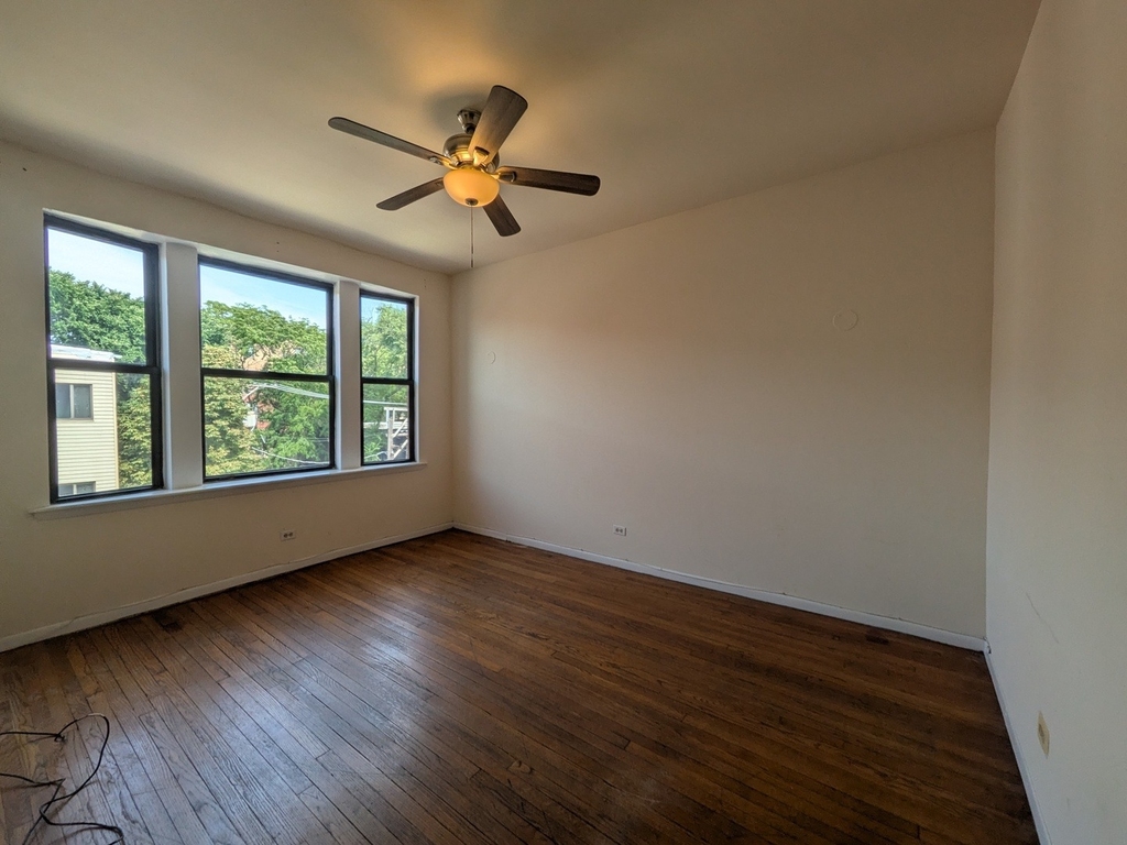 3147 W Medill Avenue - Photo 4