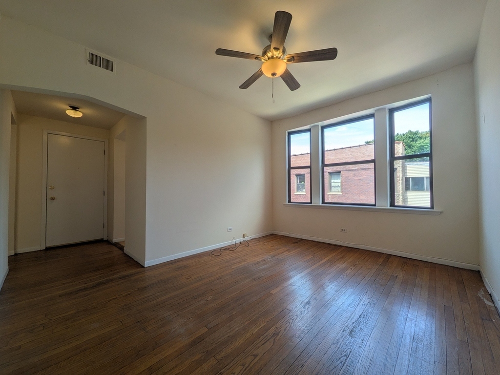 3147 W Medill Avenue - Photo 1