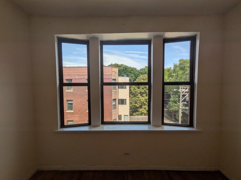 3147 W Medill Avenue - Photo 3