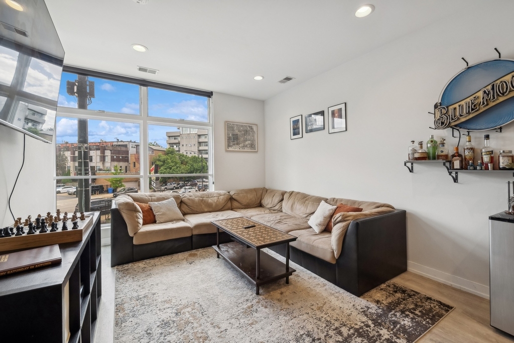 713 N Milwaukee Avenue - Photo 9