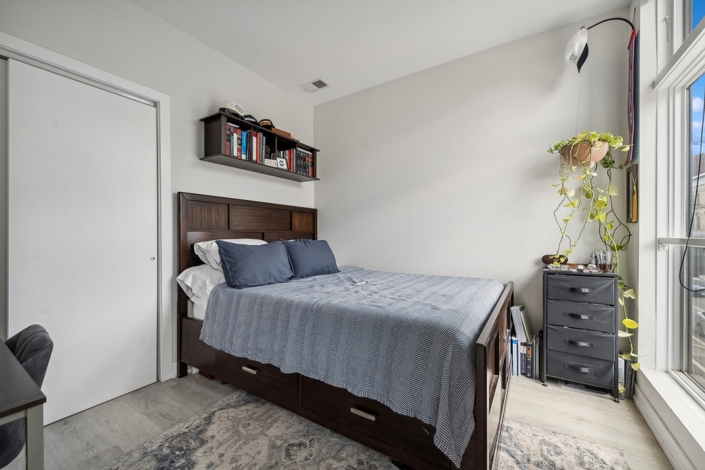713 N Milwaukee Avenue - Photo 12
