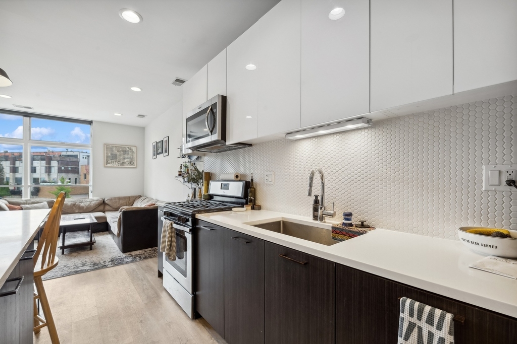 713 N Milwaukee Avenue - Photo 4