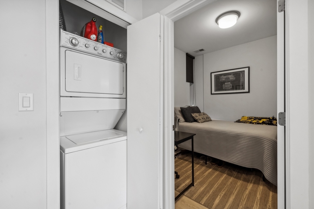 713 N Milwaukee Avenue - Photo 2