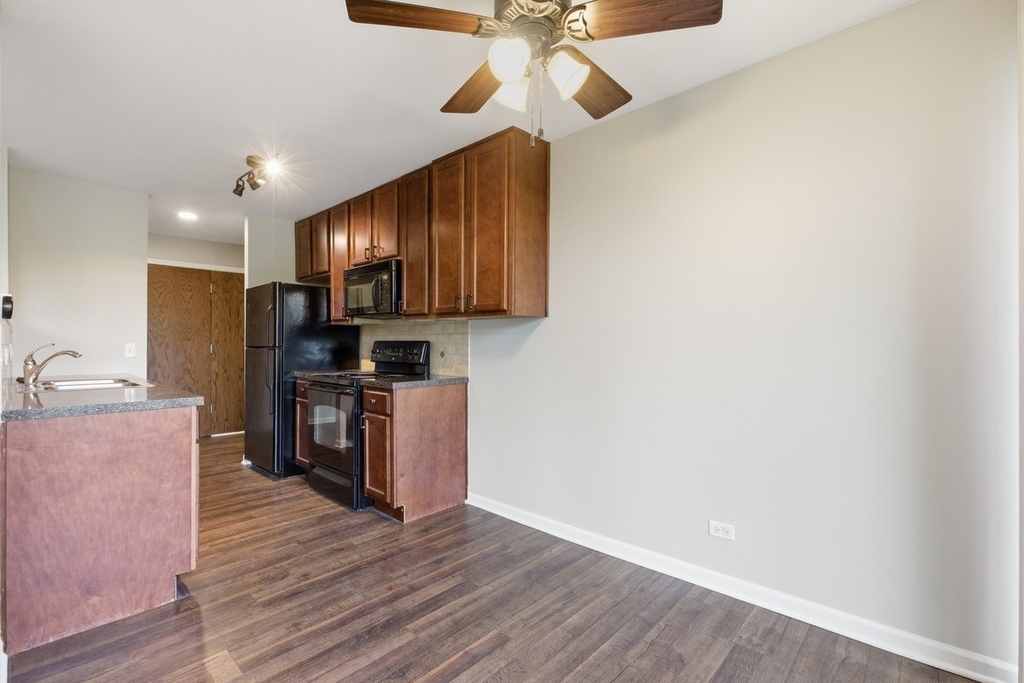 6000 Oakwood Drive - Photo 5