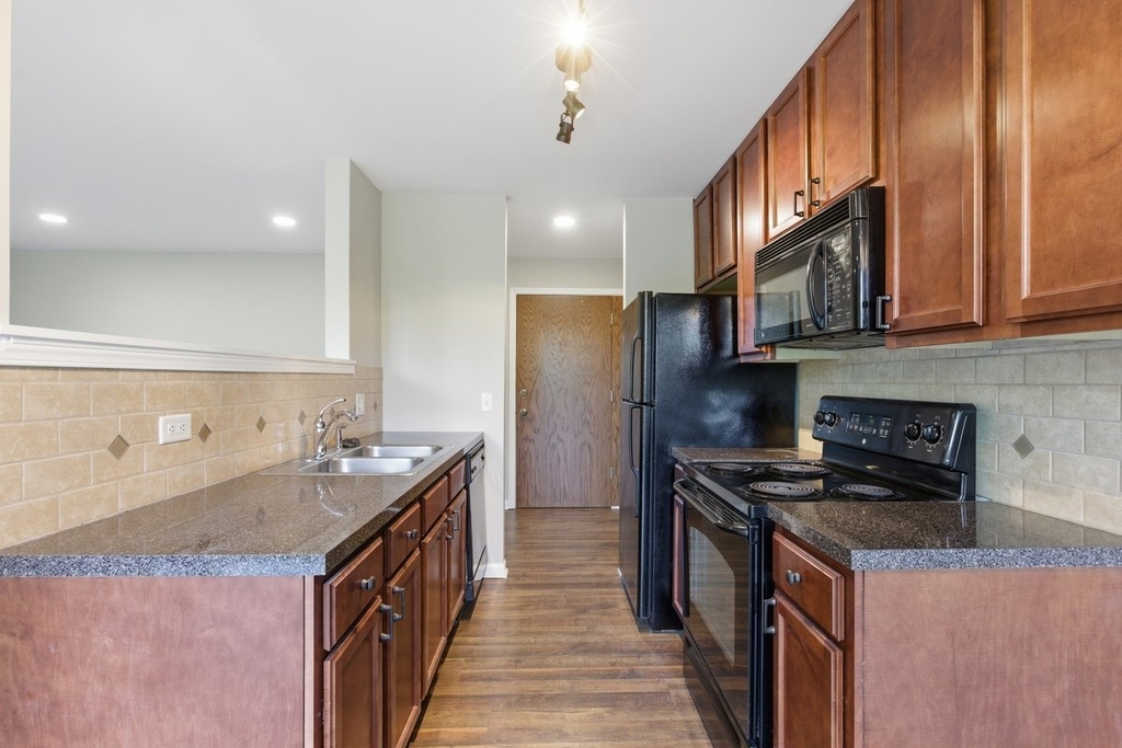 6000 Oakwood Drive - Photo 4