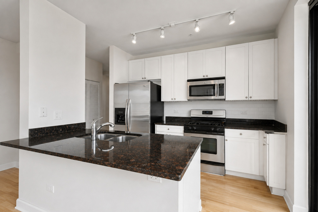 451 W Huron Street - Photo 3