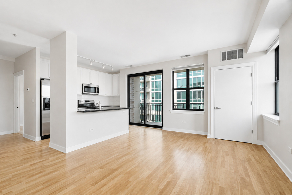451 W Huron Street - Photo 2