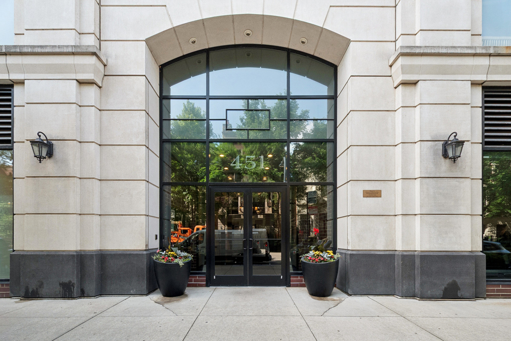 451 W Huron Street - Photo 1
