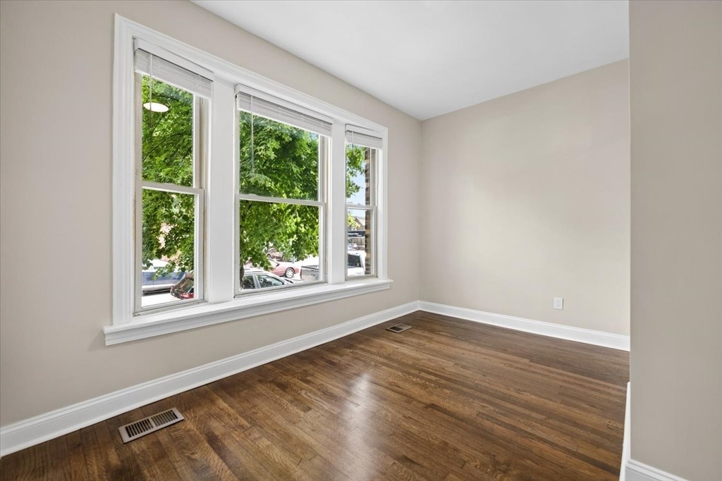 2405 W Mclean Avenue - Photo 2