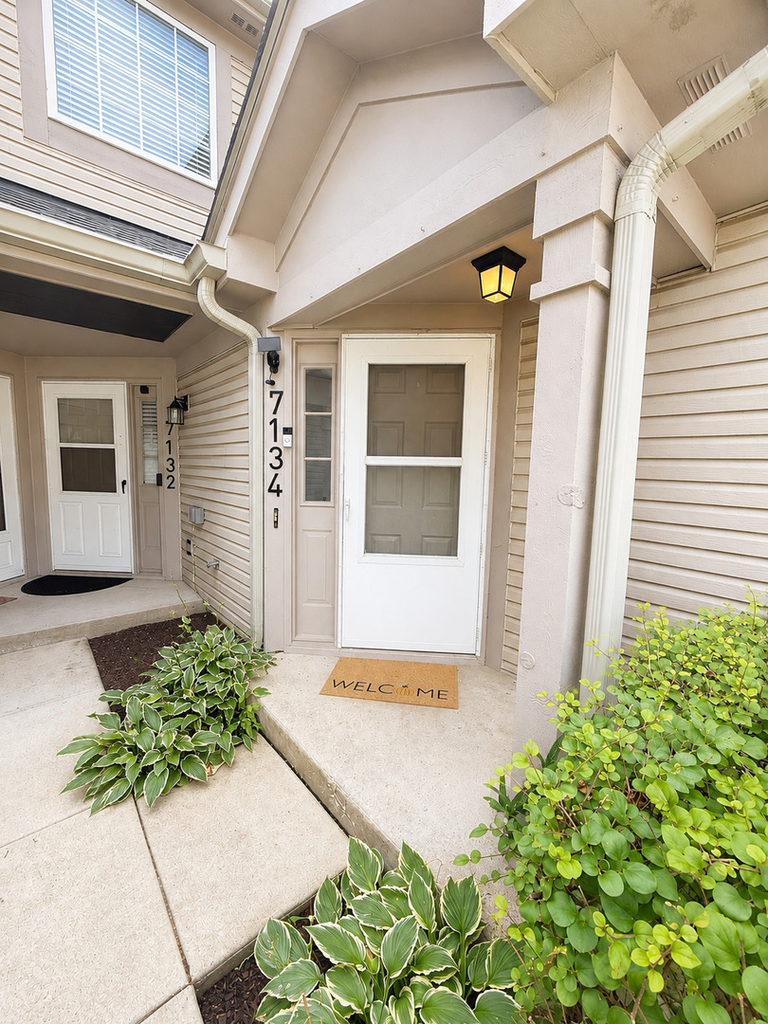 7134 S Stratton Lane - Photo 0