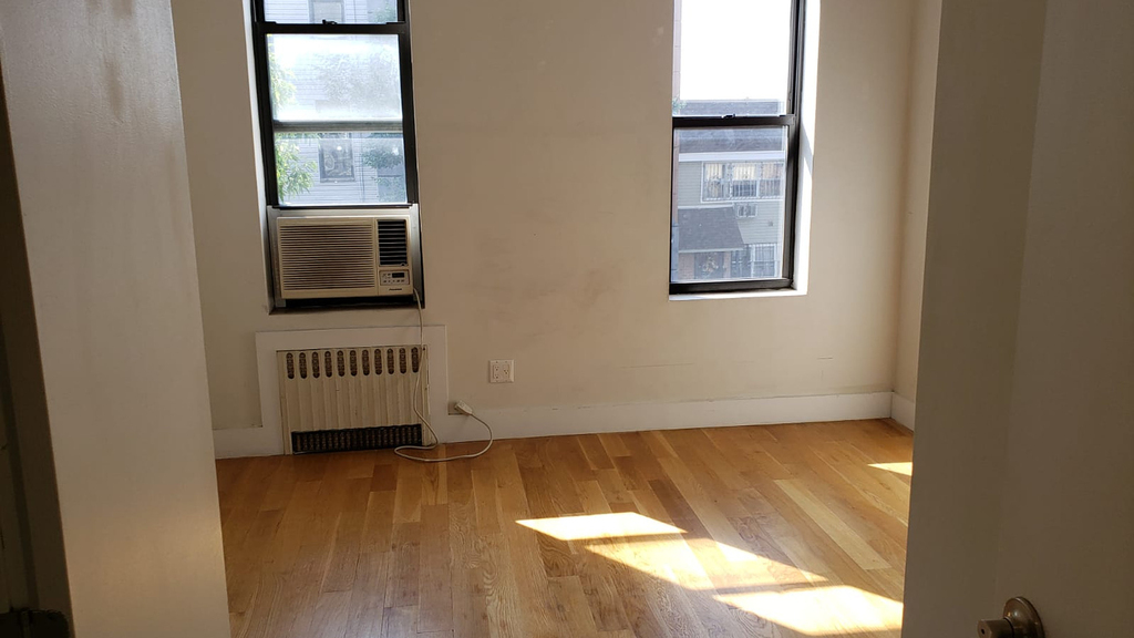 338 Melrose St - Photo 3
