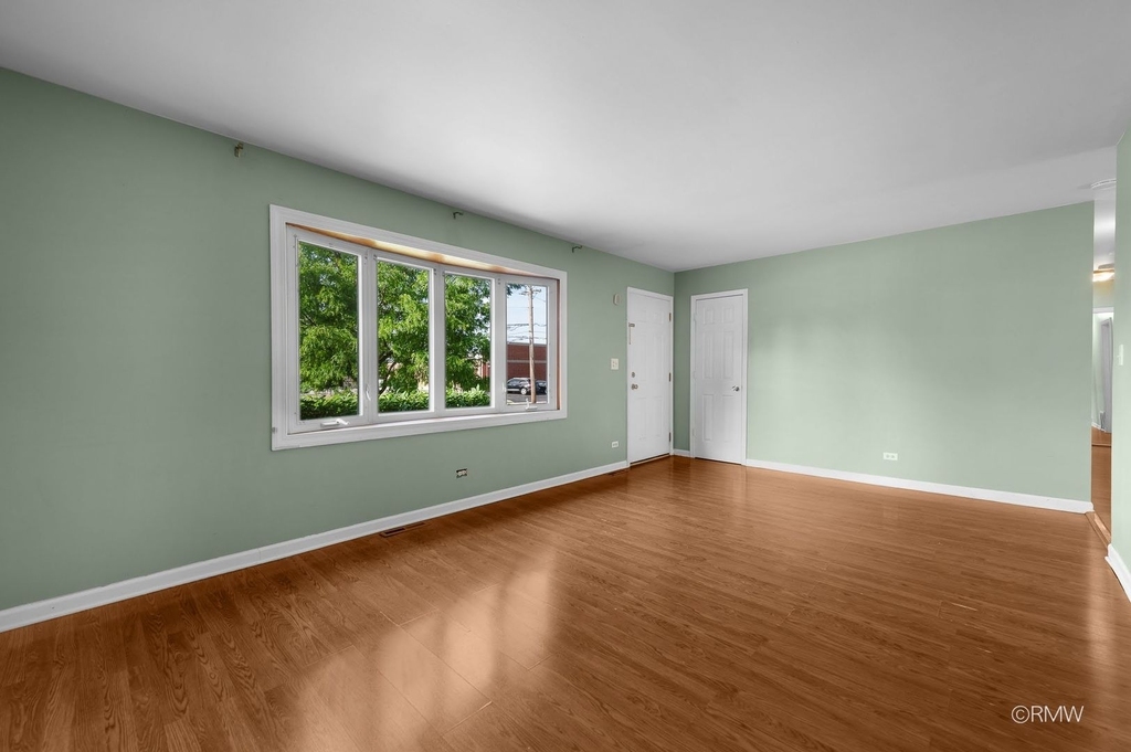 111 E Magnolia Street - Photo 2