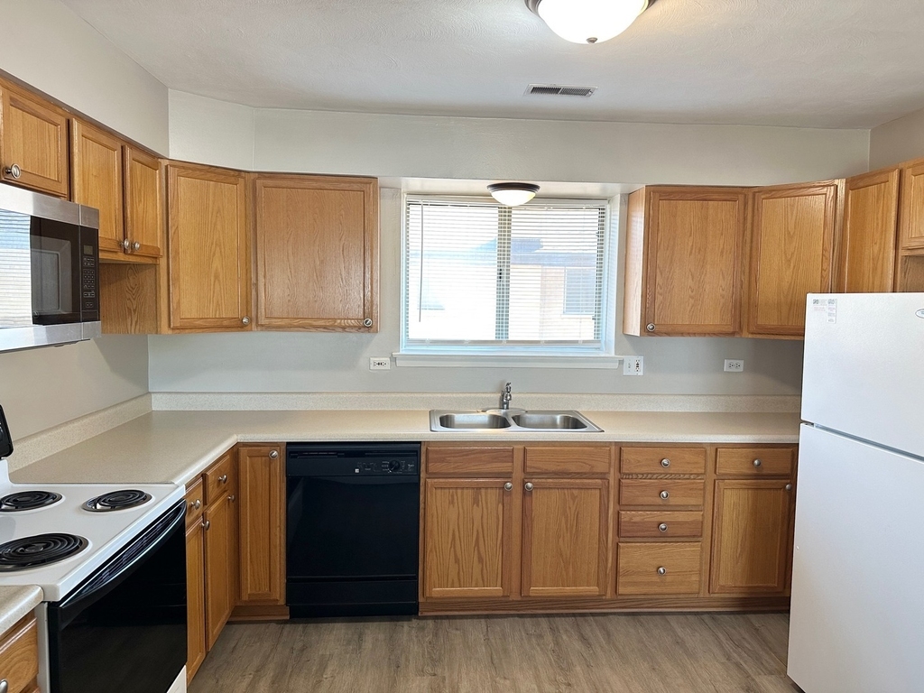 1003 Taft Avenue - Photo 2