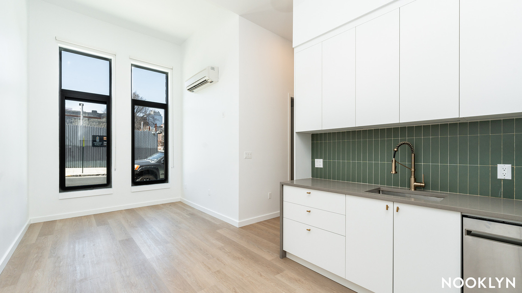 527 Grand Ave - Photo 1