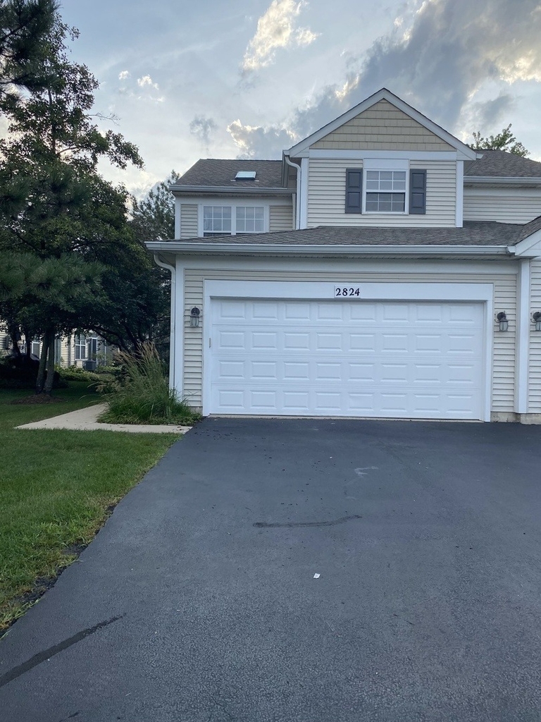 2824 White Thorn Circle - Photo 0