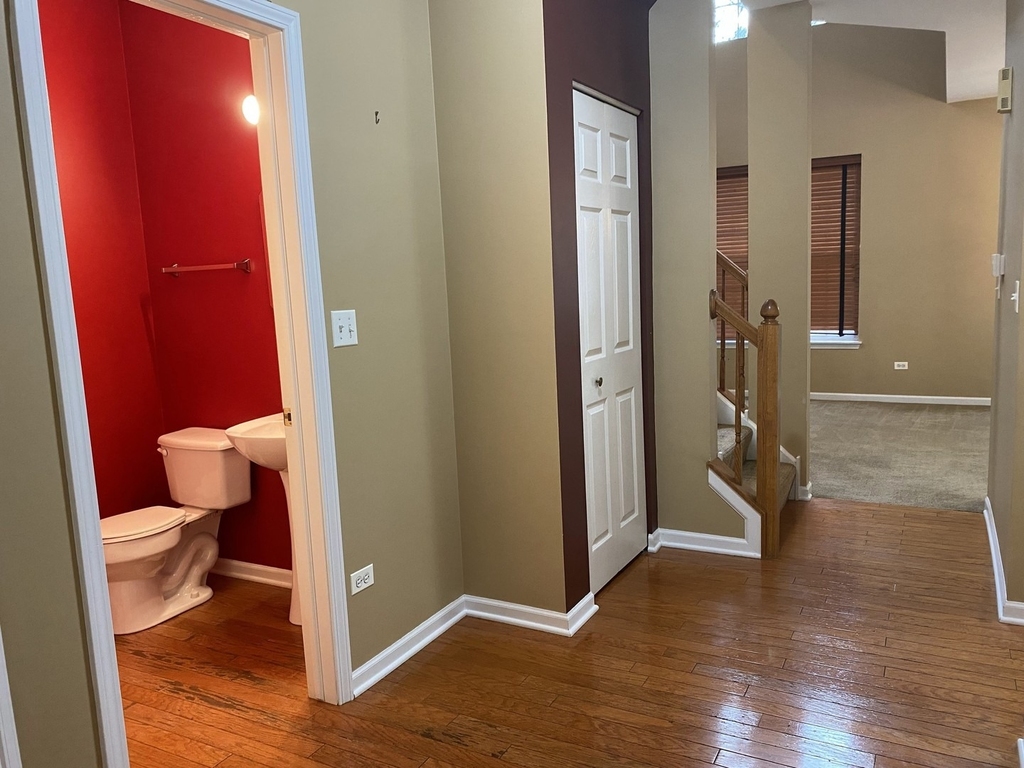 2824 White Thorn Circle - Photo 2